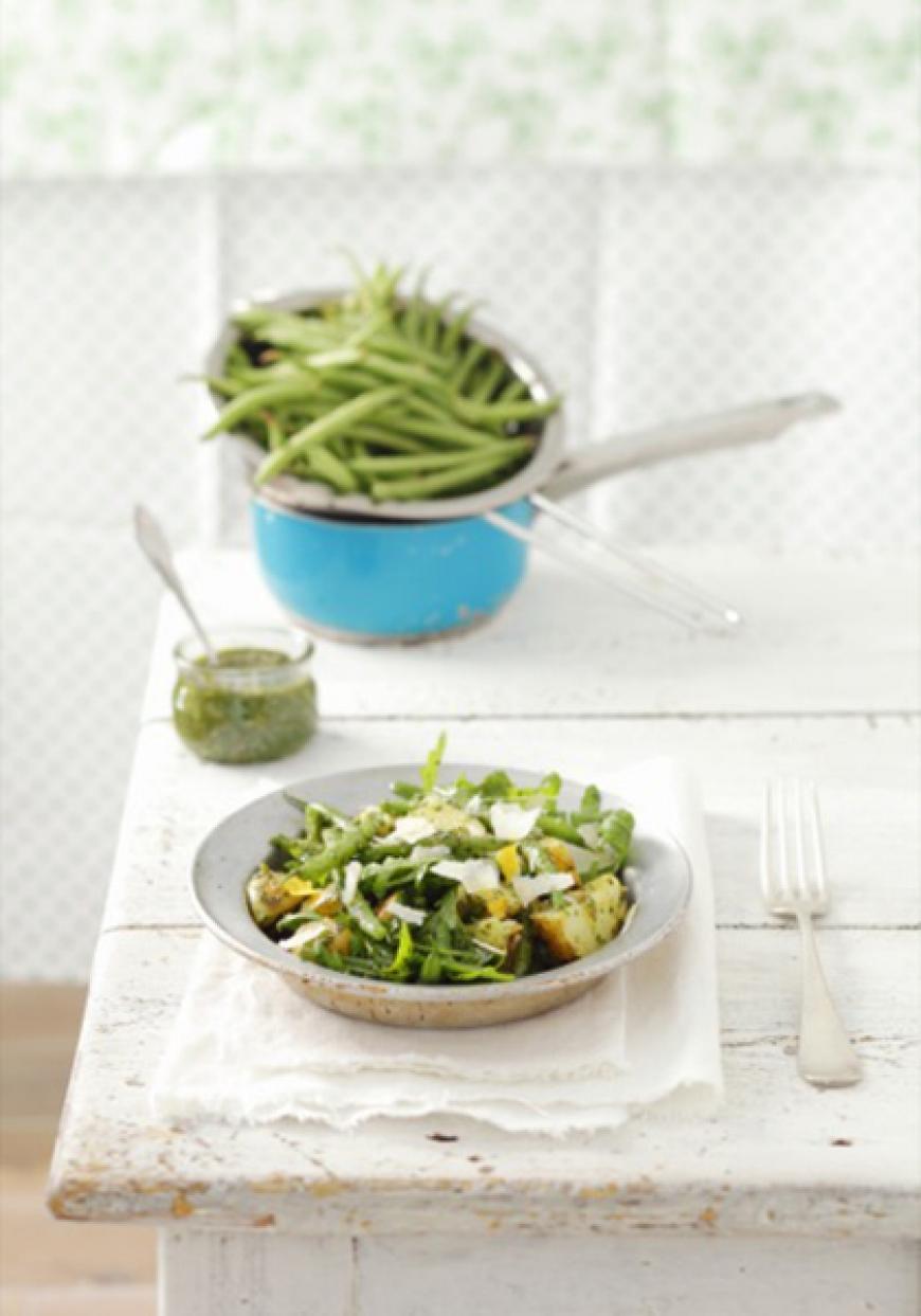 Salade de haricots verts, pommes de terre et roquette, sauce au basilic