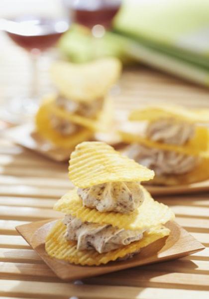 Mille-feuille de chips à la crème de sardines