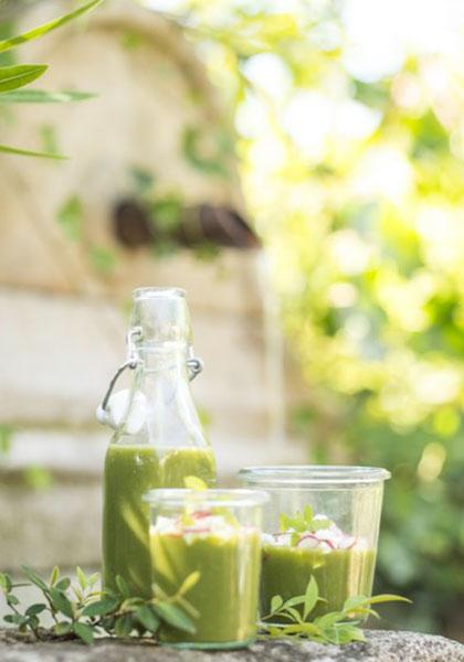 Soupe froide de courgette, radis et feta