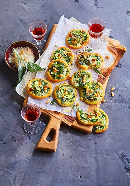 Mini pizzas verde au pesto de sauge et ricotta