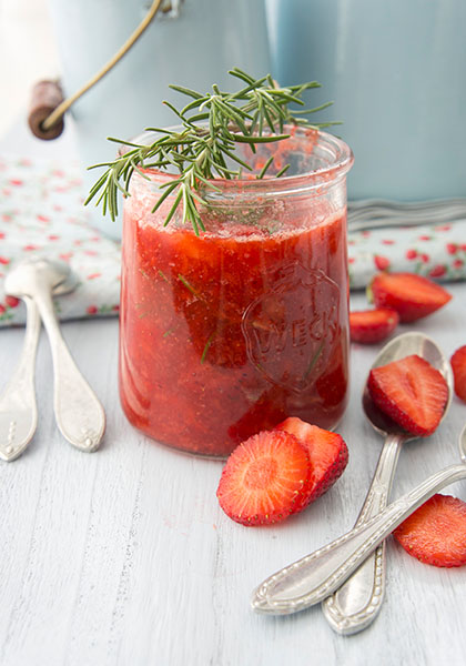 Confiture de fraises au romarin