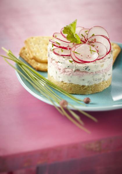 Petit cheesecake aux biscuits Tuc, fromage frais et radis