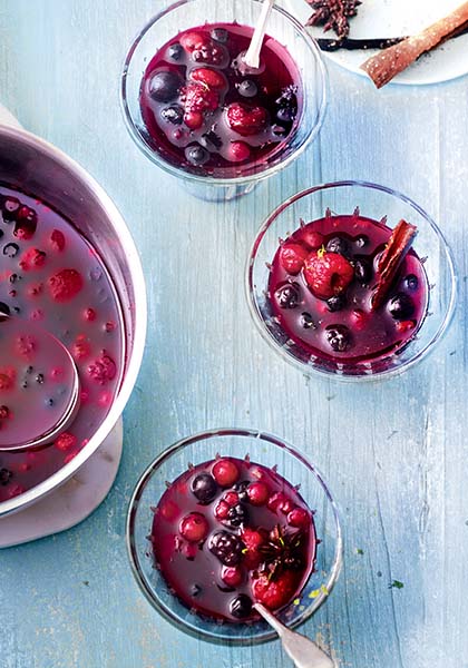 Petites soupes épicées aux fruits rouges