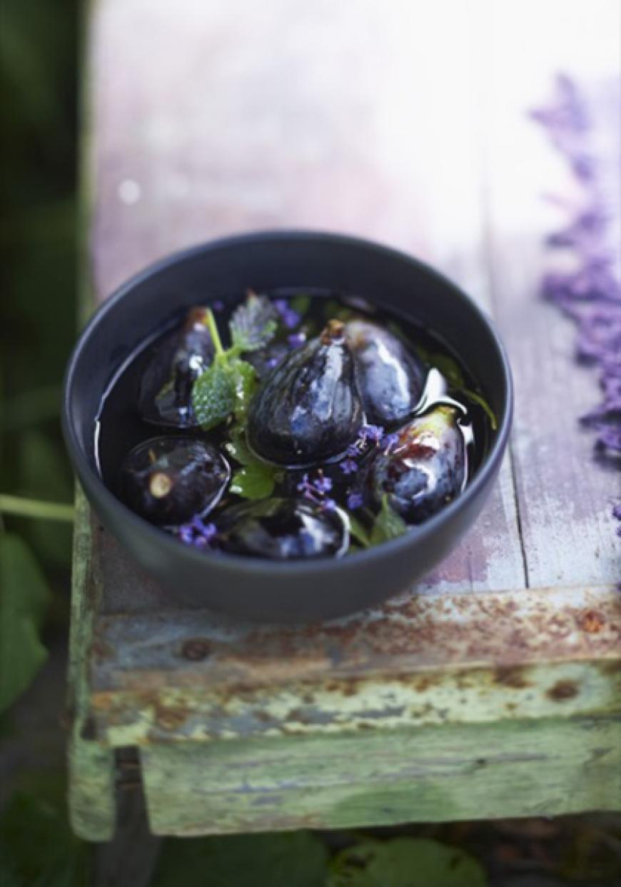 Soupe de figues à la mélisse et au muscat