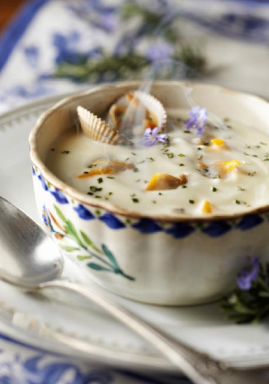 Velouté de chou-fleur au lait ribot et aux coques