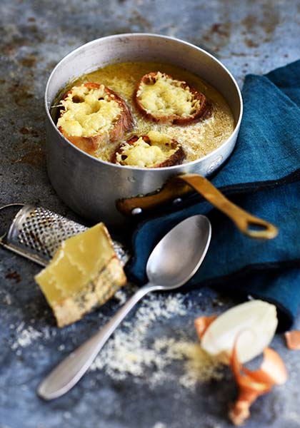 Soupe à l&#039;oignon au beaufort