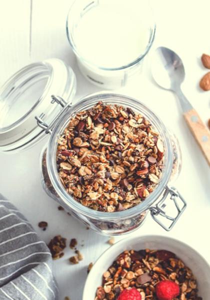 Granola au sarrasin, miel et chocolat