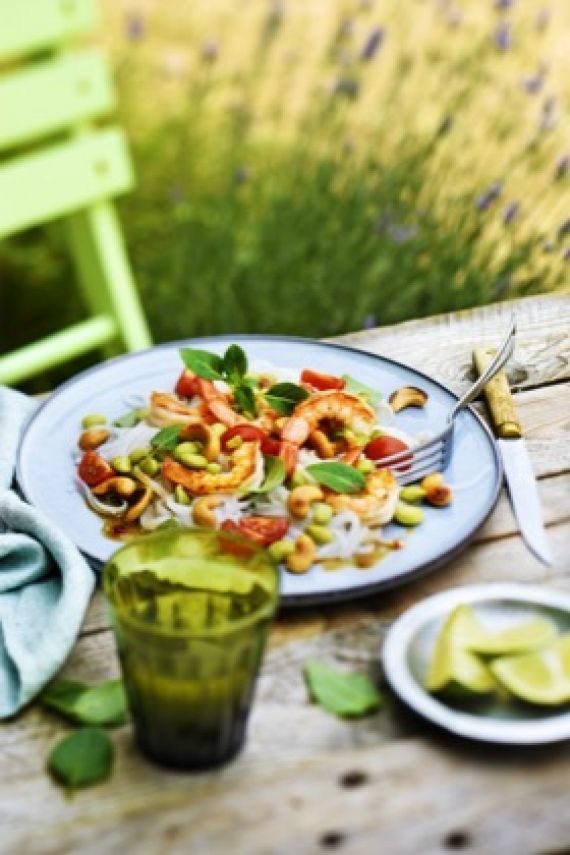 Salade thaï aux crevettes et nouilles de riz, sauce aigre-douce