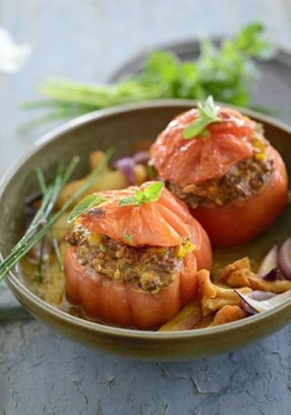 Tomates farcies au bœuf et aux poivrons