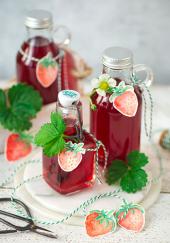 Sirop de queues de fraises à la menthe