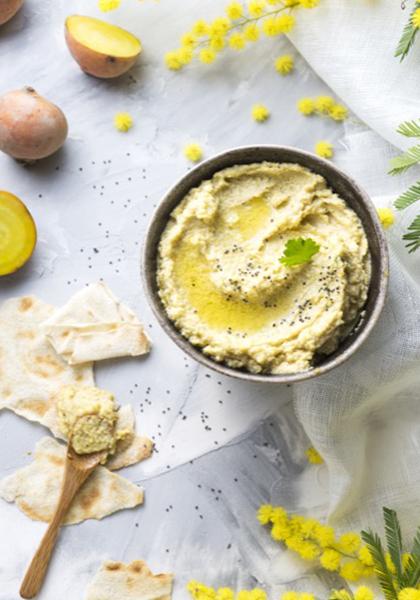 Houmous de betterave jaune et artichauts