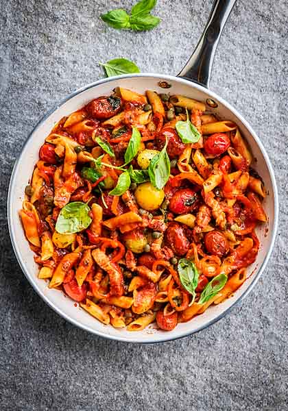 Penne aux tomates fraîches, sauce tomate et lardons