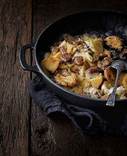 Pommes de terre persillées sautées aux champignons et à la crème