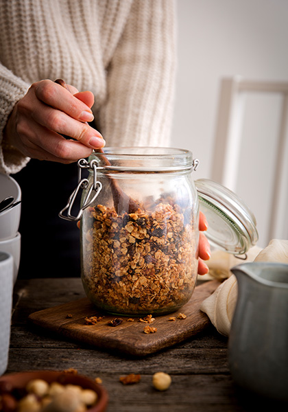 Granola aux noisettes grillées et raisins