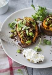 Patate douce farcie au quinoa et aux fèves