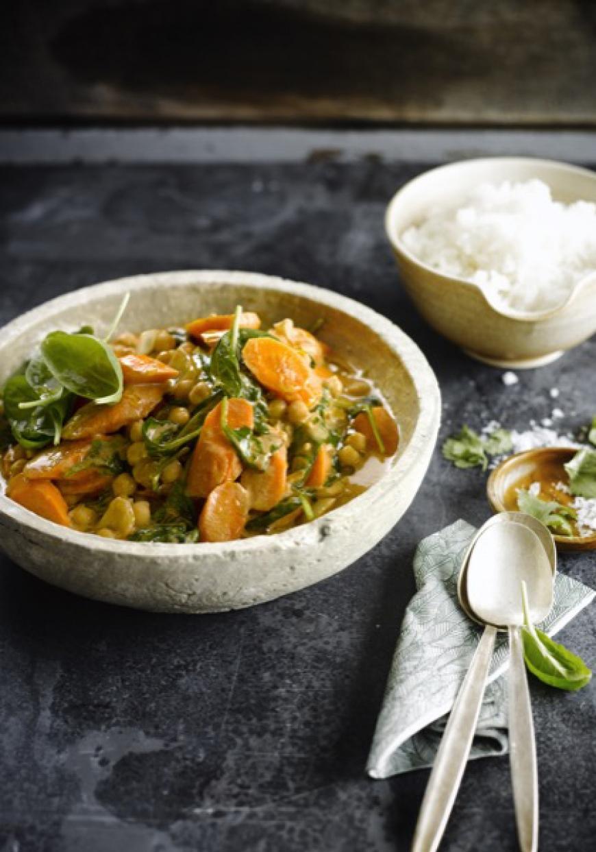 Curry aux carottes et pois chiches au lait de coco