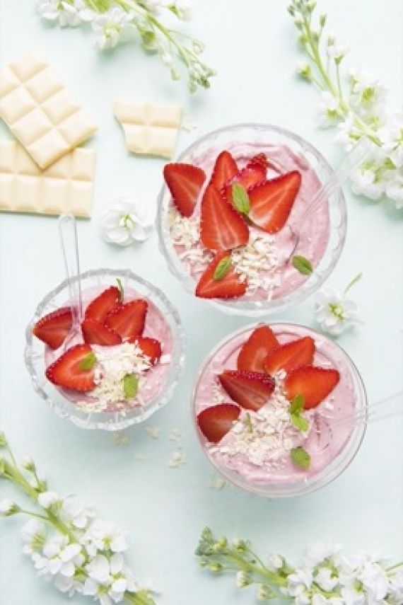 Mousse au chocolat blanc et aux fraises