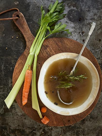 Bouillon de légumes au romarin