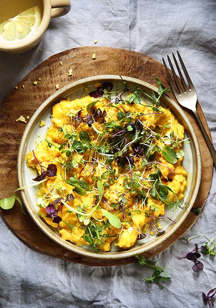 Oeufs brouillés au curcuma