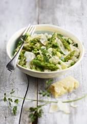 Risotto de printemps, asperges, petits pois et courgettes