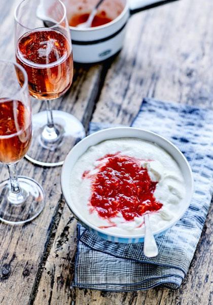 Mousse de fromage blanc à l&#039;écrasé de fraises