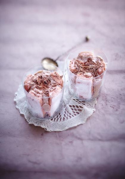 Petites charlottes au chocolat et biscuits roses de Reims