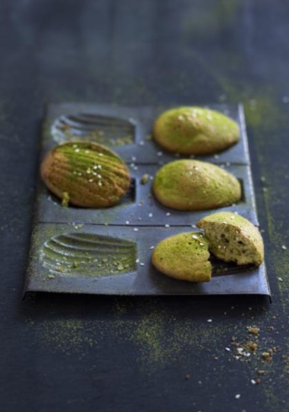 Madeleines au thé vert et au sésame