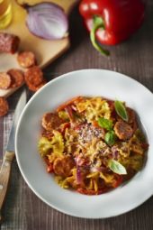 One pot pasta chorizo, poivron, basilic