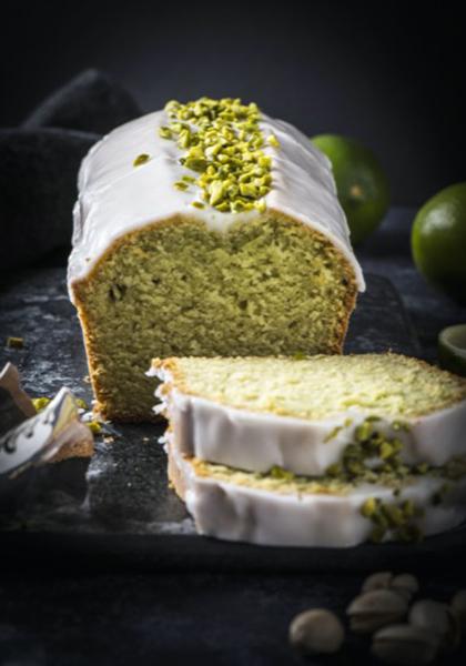 Cake à l’avocat, citron et pistache