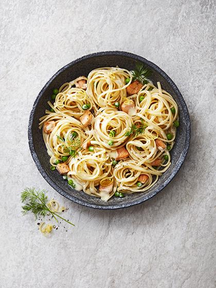 Linguine au saumon et petits pois, sauce au citron