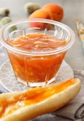 Confiture d&#039;abricots aux amandes