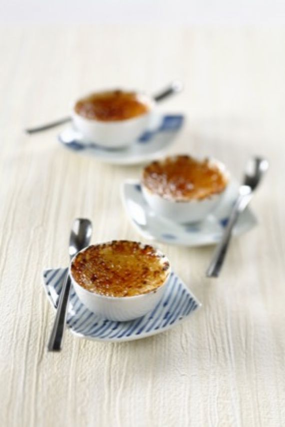 Minis crèmes brûlées à la cardamome