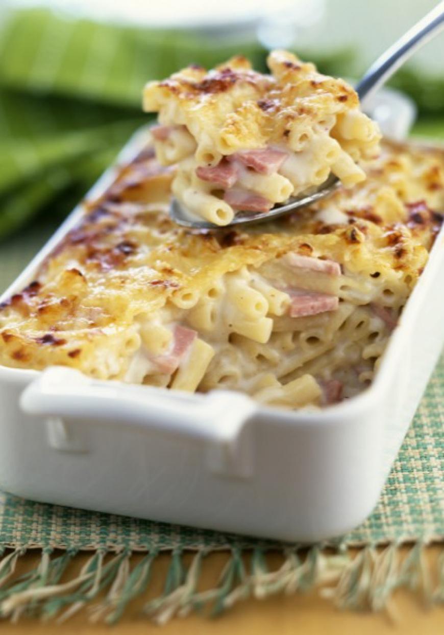 Gratin de macaronis au jambon et au fromage