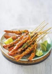 Brochettes de crevettes grillées et marinées