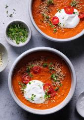 Soupe aux poivrons rouges et aubergines rôtis