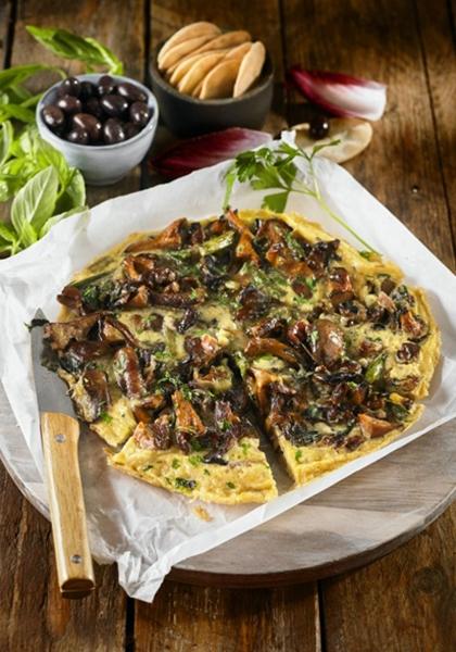 Omelette aux herbes et aux champignons des bois