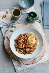 Ragoût d’agneau aux épices douces et aux amandes