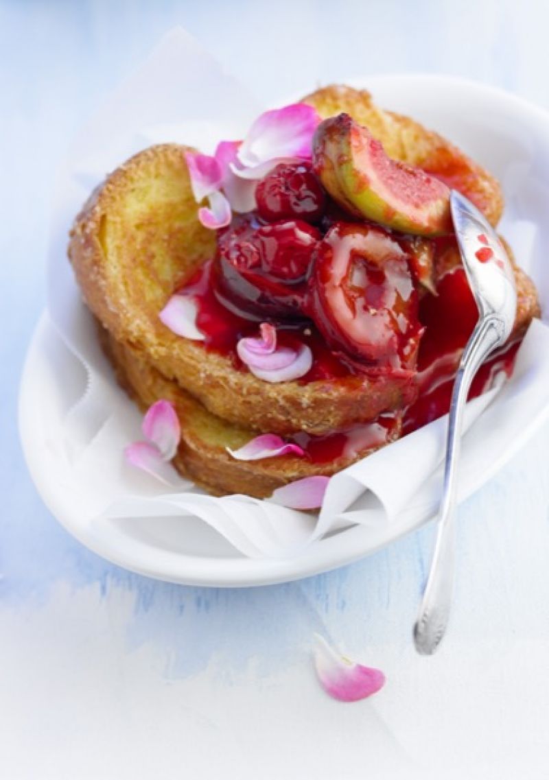 Brioche façon pain perdu aux prunes, cerises et figues