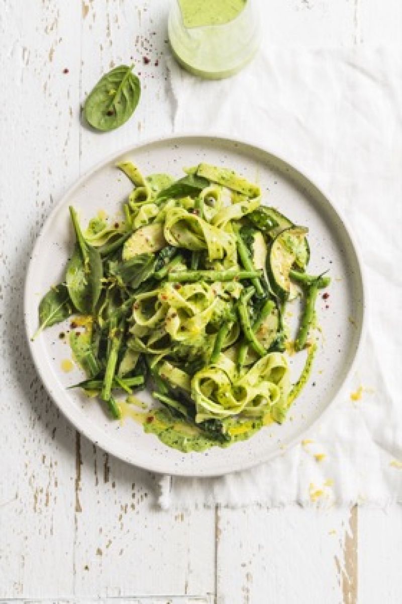 Tagliatelles aux légumes verts, sauce pesto