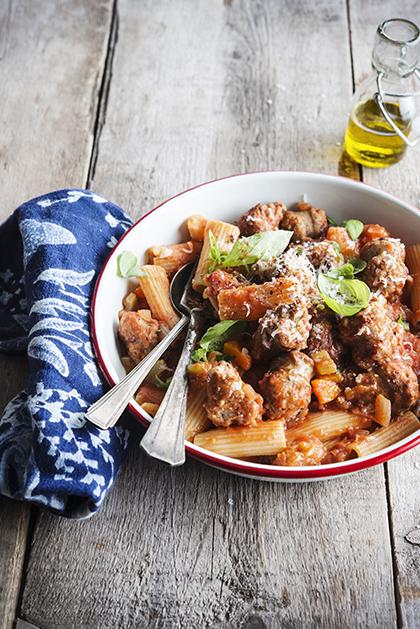 Rigatonis aux saucisses et à la tomate