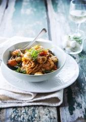 Spaghettis en sauce tomate à la ratatouille