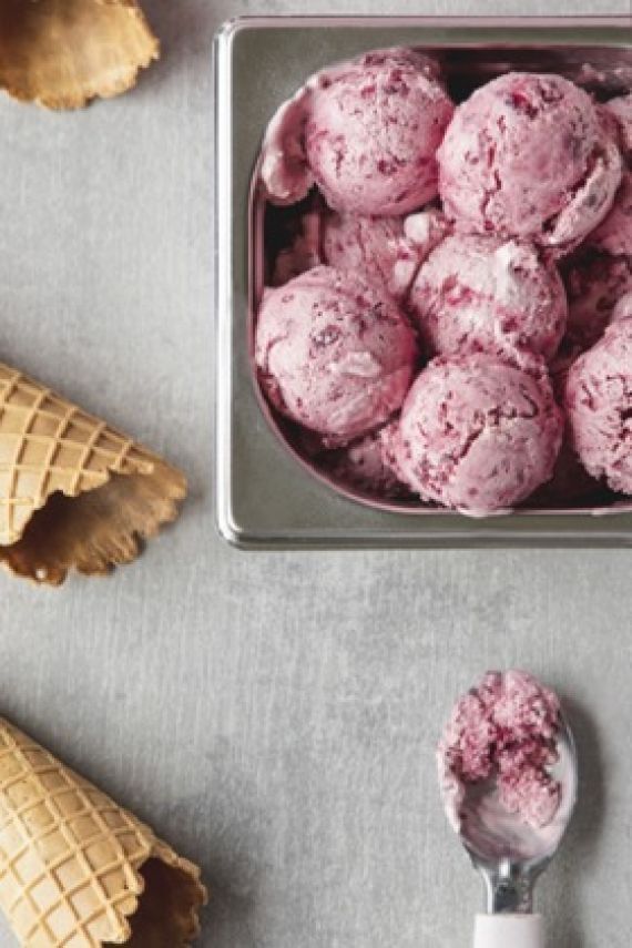 Glace au yaourt et à la cerise