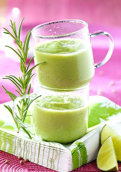 Smoothie avocat concombre au romarin