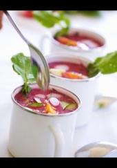 Soupe froide de betterave aux légumes croquants