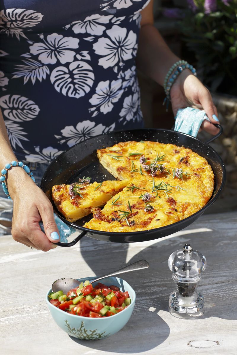 Tortilla aux pommes de terre et saucisse fumée