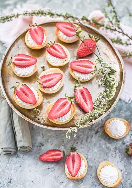 Tartelettes sablées aux fraises, crème vanille