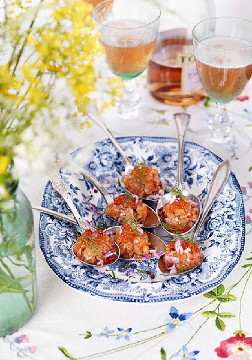 Tartare de saumon aux oignons rouges