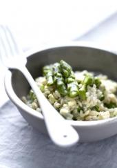 Risotto d&#039;orge aux asperges vertes et à la roquette