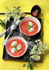 Soupe de fraises au sirop de fleurs de sureau