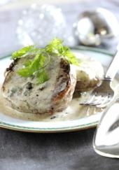 Tournedos de biche sauce au roquefort et au poivre vert